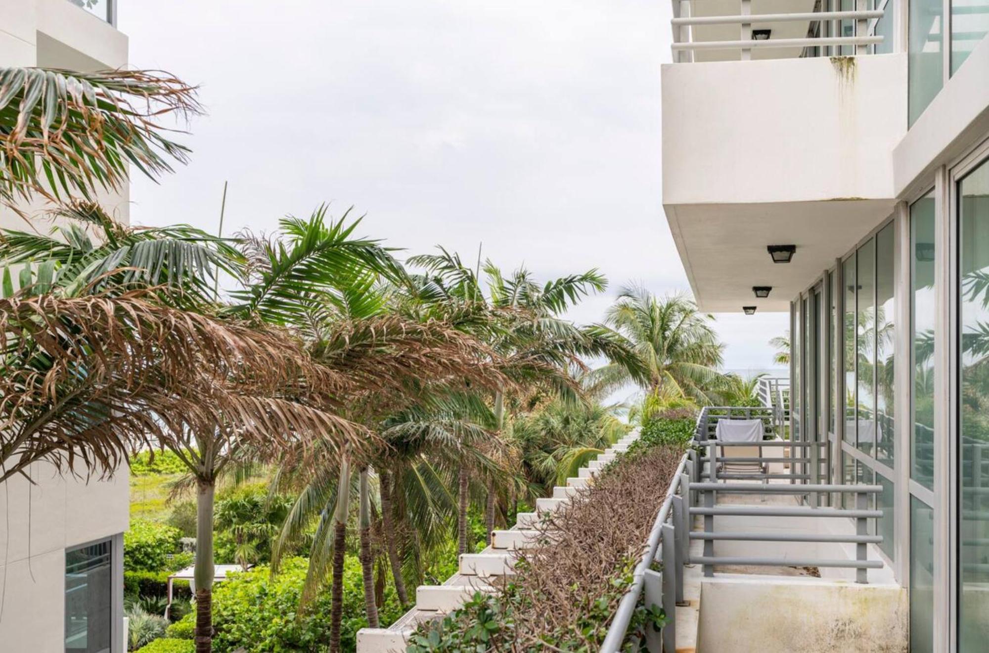 Beachfront Bentley Hotel One Bedroom Suite With Balcony And Beach Access Miami Beach Exterior photo